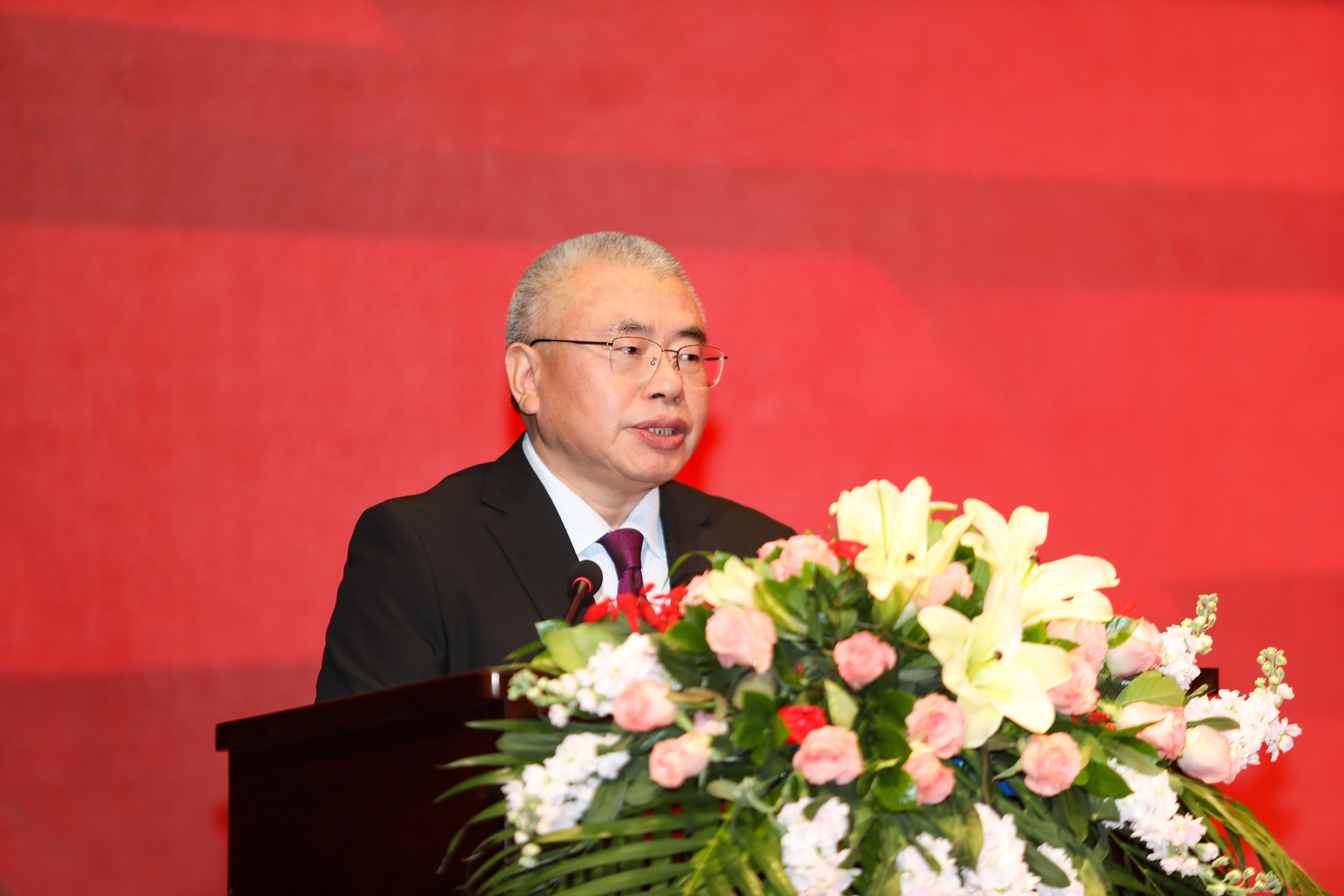 1.集团公司党委书记、董事长、总司理杨安国作大会致辞.JPG